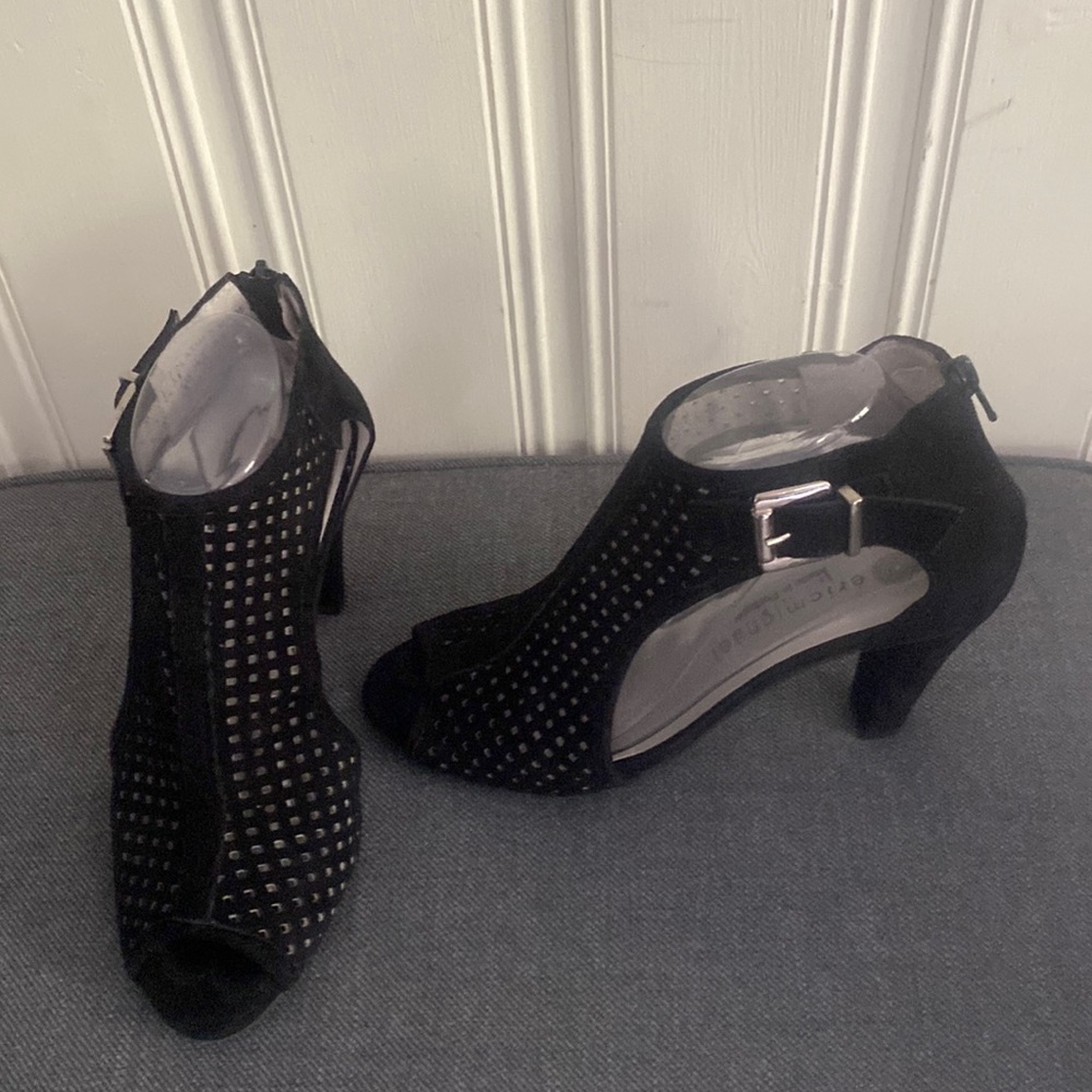 Eric Michael - peep toe - kid leather - back zipper 3 1/4” heel